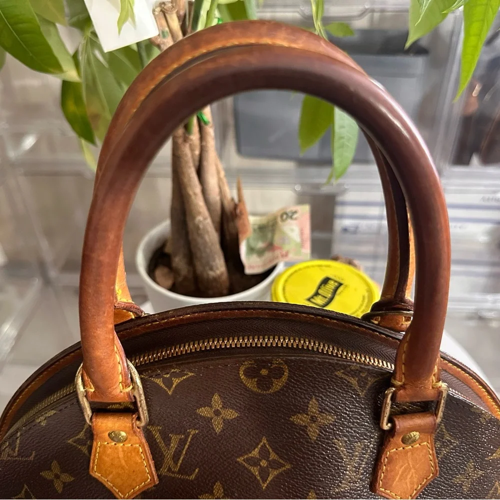 Louis Vuitton
LV Monogram Ellipse PM petit Vintage - Picture 3 of 9